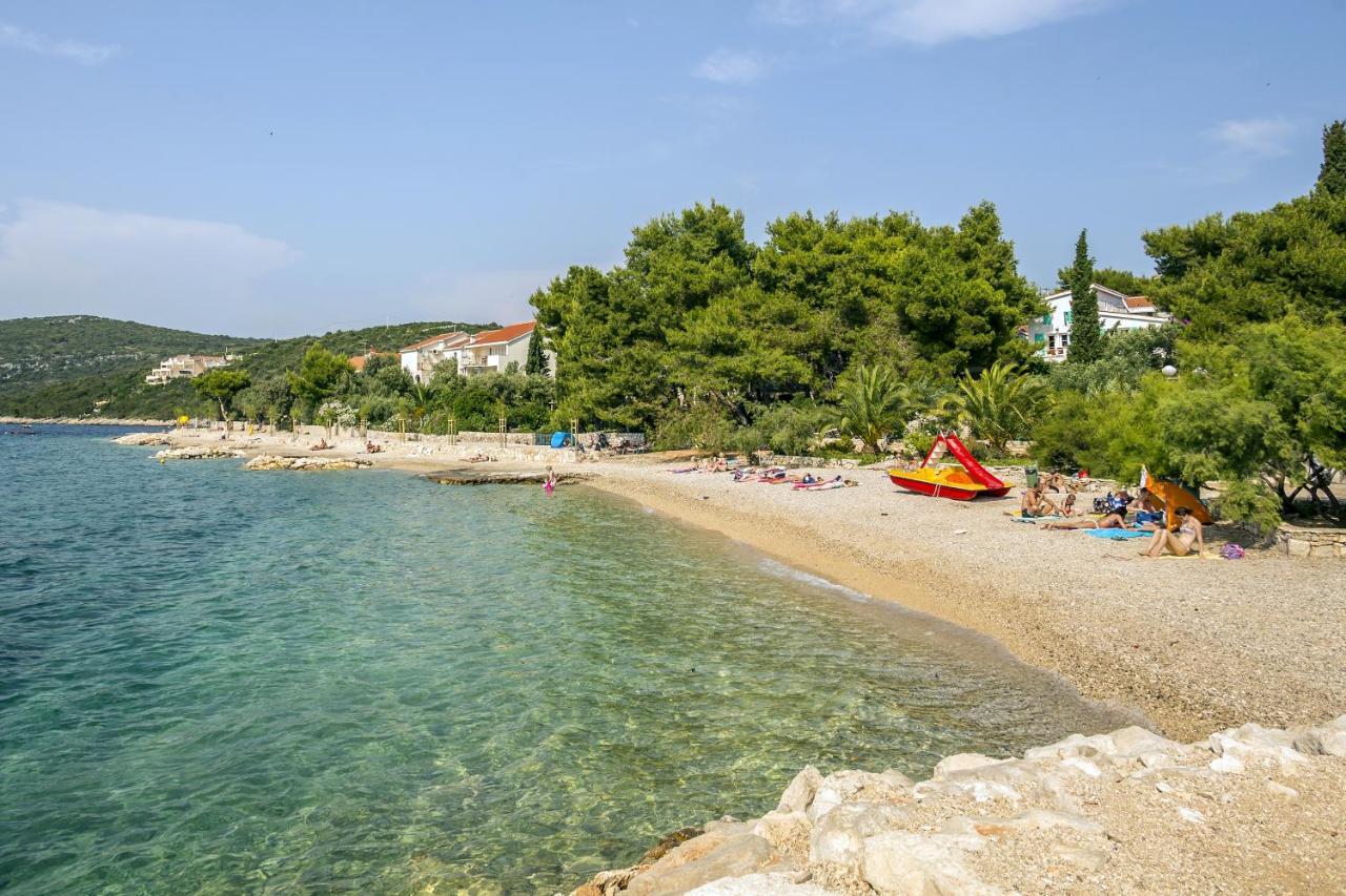 Apartments By The Sea Maslinica, Solta - 14748 Екстериор снимка