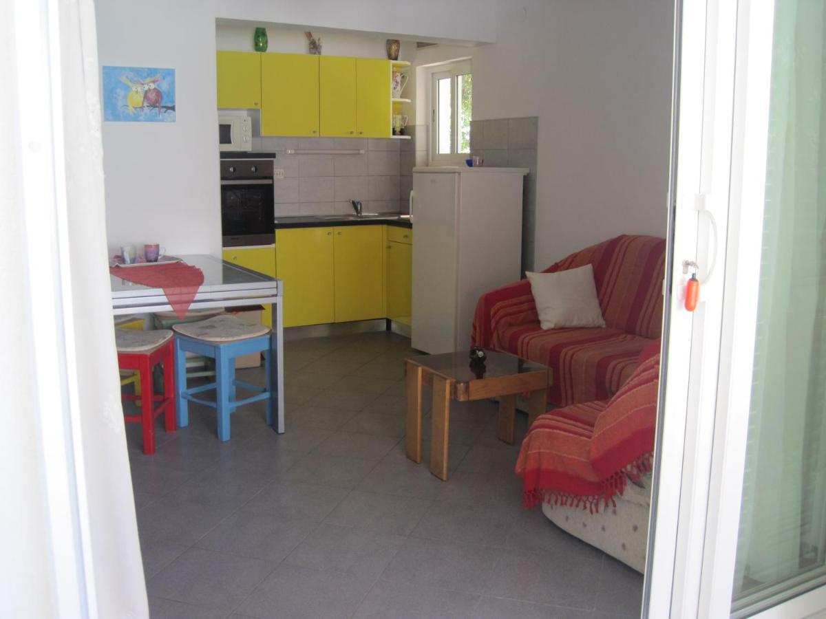 Apartments By The Sea Maslinica, Solta - 14748 Екстериор снимка