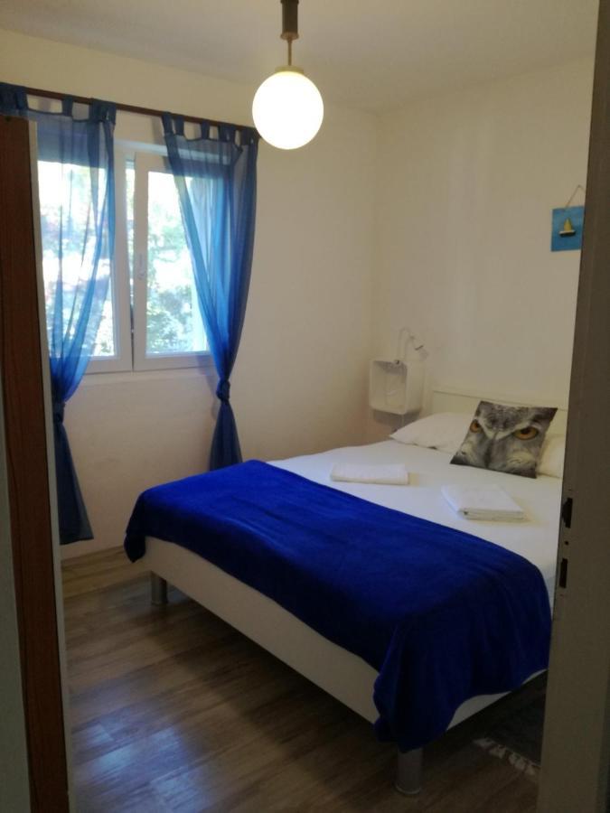 Apartments By The Sea Maslinica, Solta - 14748 Екстериор снимка