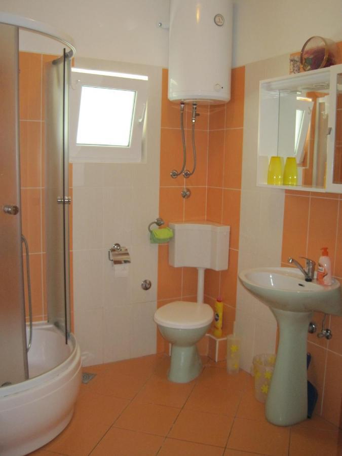 Apartments By The Sea Maslinica, Solta - 14748 Екстериор снимка